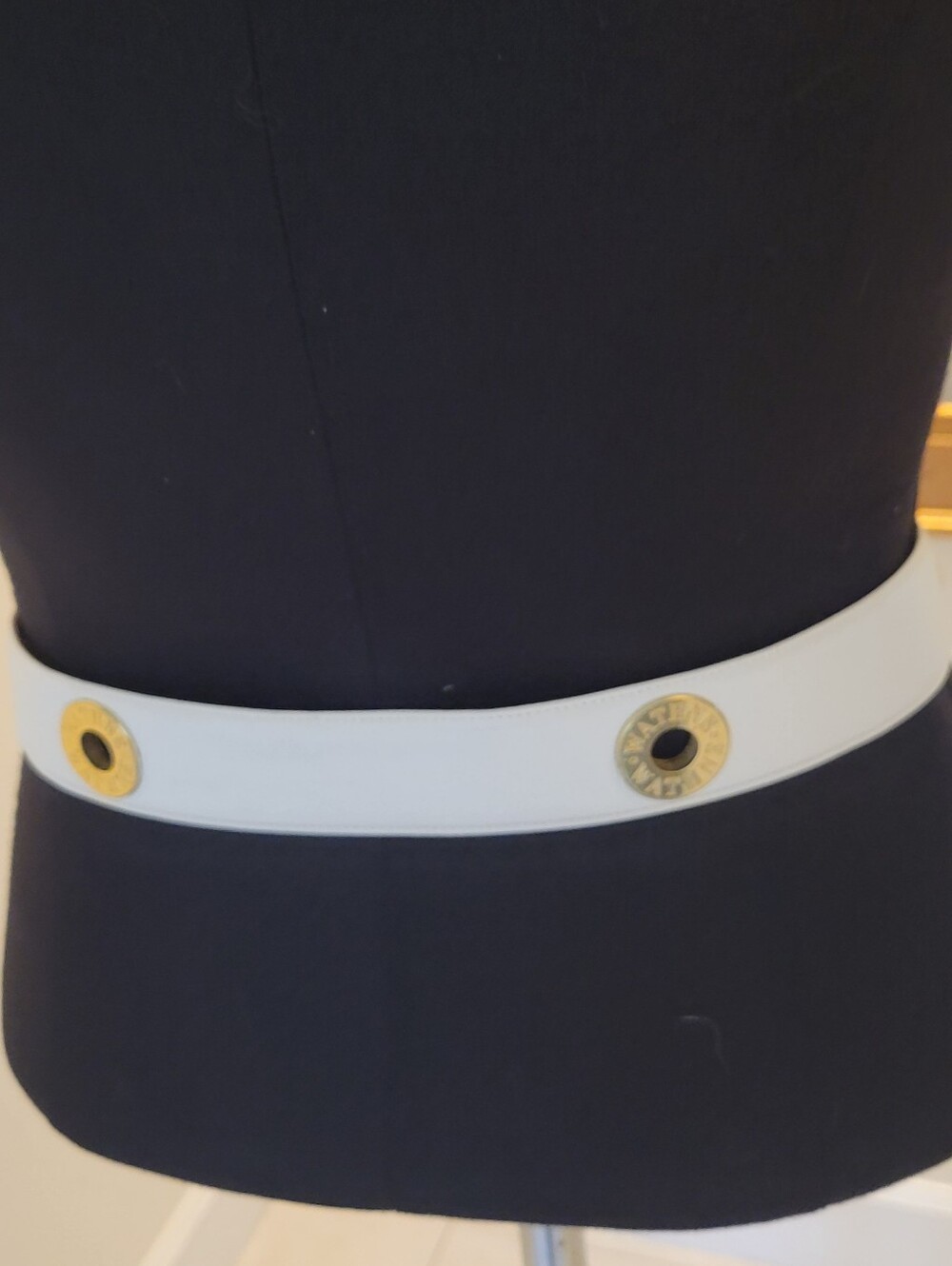 Wathne Leather Belt white/4 brass logo/size 33 2nd hole/32 3rd/1 1/2" wide